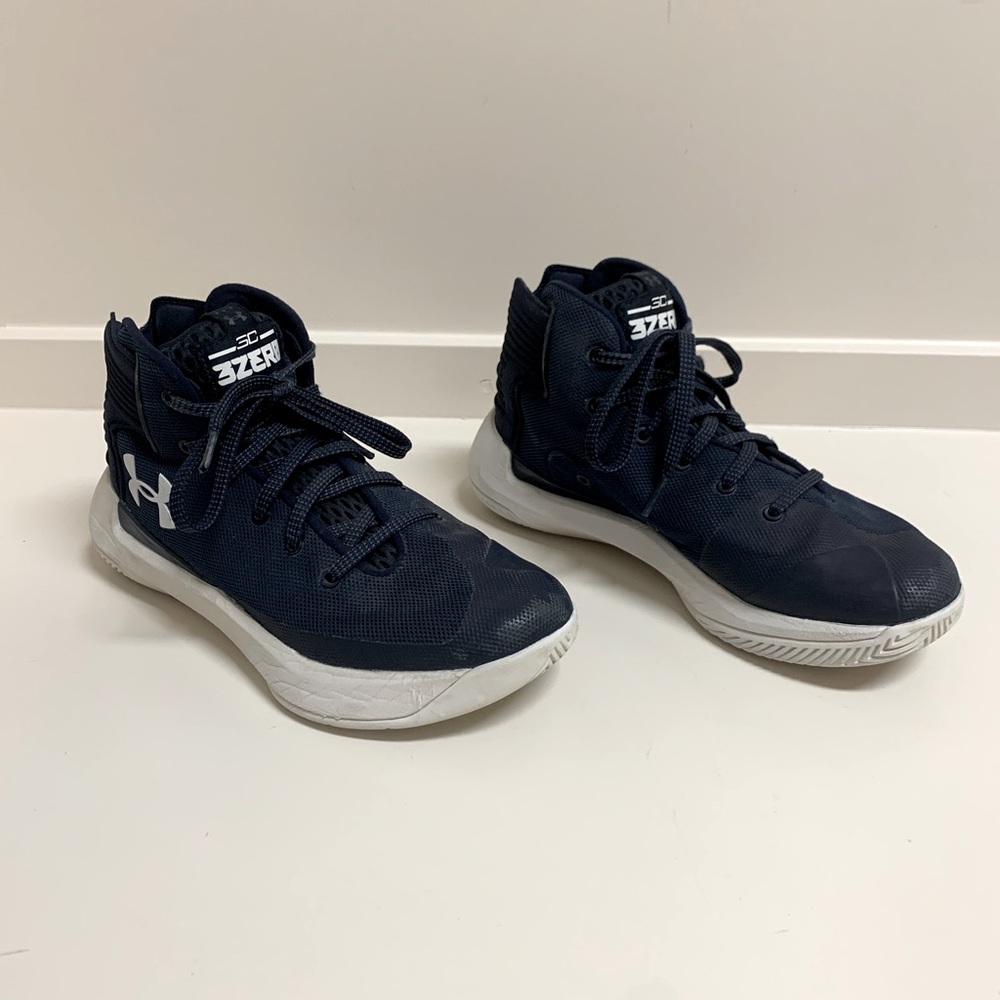 Steph Curry basketball shoes. 5.5Y.